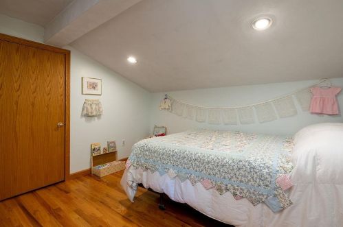 258 Shore Dr, Salem NH  03079-1694 exterior