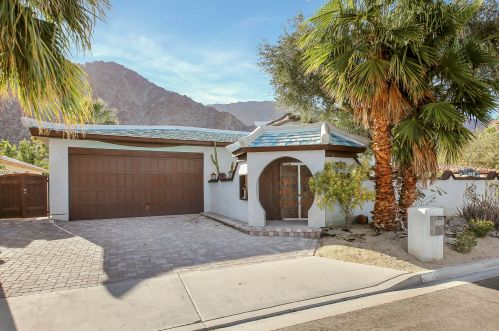 51705 Avenida Madero, La Quinta CA  92253-3114 exterior