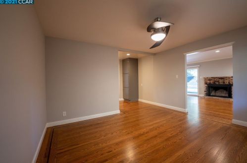 3301 Glenly Rd, Oakland CA  94605-4115 exterior