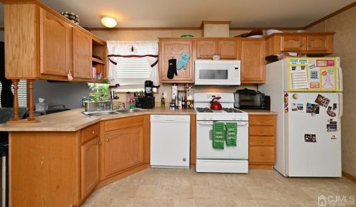 43 Bayshore Mobile Mnr, Hazlet NJ  07730-4129 exterior