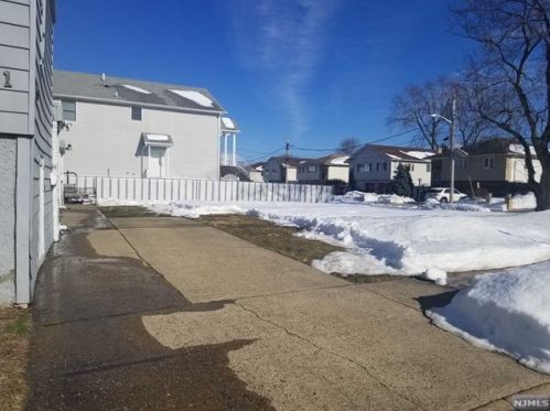 61 Joseph St, Moonachie, NJ 07074-1004