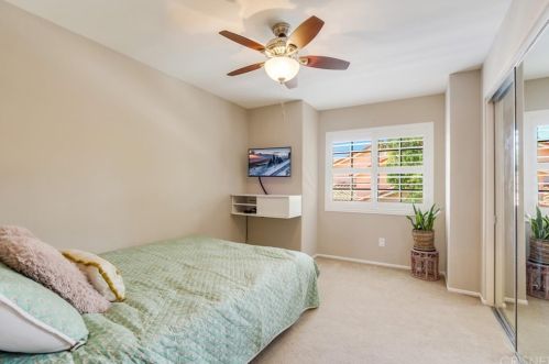 372 Turin St, Calabasas CA  91377-5527 exterior