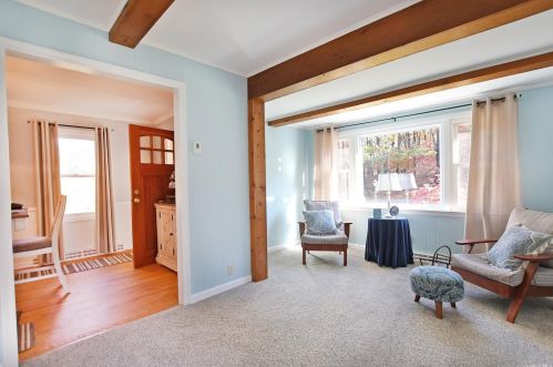 274 Parkway Dr, Baiting Hollow, NY 11933-9797