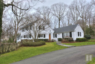 29 Stony Brook Rd, Tokeneke CT  06820-4325 exterior