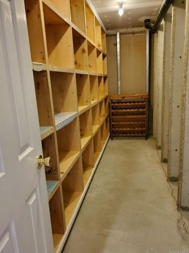 9 Equestrian Way, Poughquag NY  12570-5901 exterior