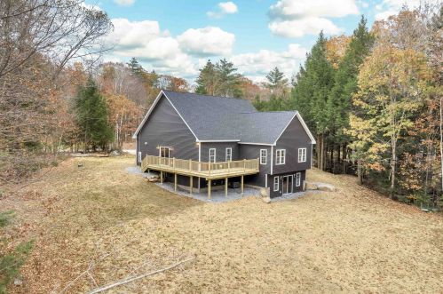 177 Tanglewood Dr, Henniker, NH 03242-3122