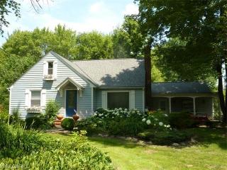13232 Sperry Rd, Chesterland, OH 44026-3542