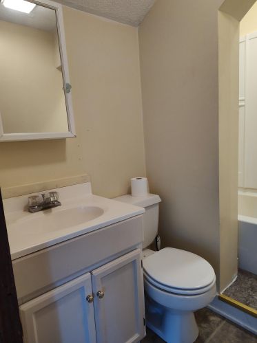 1273 1 Nh Tpke, Northwood NH  03261-3408 exterior