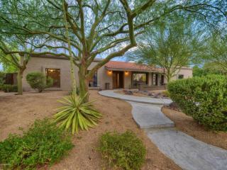 8442 17 Dr, Phoenix AZ  85045-1642 exterior