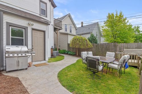 2413 Oakland Ave, Milwaukee WI 53211-4334 exterior