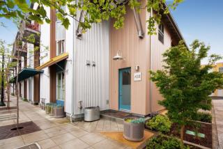 438 1st St, Petaluma, CA 94952-5180