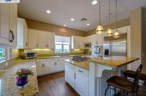 8765 Wild Iris Dr, Gilroy CA  95020-7935 exterior