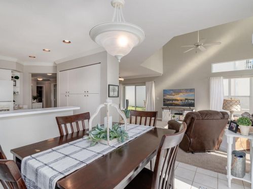140 Eveningstar Cay, Naples FL  34114-9611 exterior