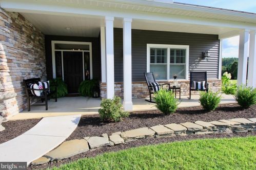 1002 Stanford Dr, Lebanon, PA 17042-9270