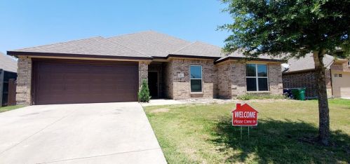 211 Ghost Rider Rd, Waxahachie, TX 75165-8814