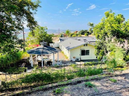 422 Hutchison St, Vista, CA 92084-1406