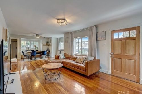 131 15th St, Long Beach, CA 90813-1801