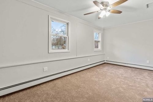 33 Riverside Dr, Oakland NJ  07436-1405 exterior