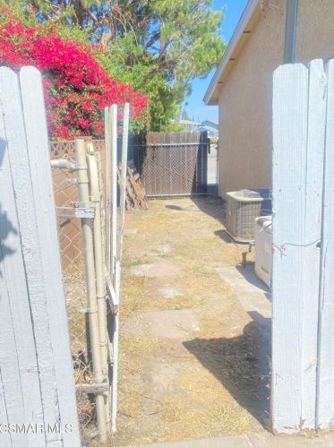 1290 Parkhurst St, Simi Valley CA 93065-4444 exterior