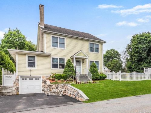 41 Ross Dr, Yorktown Hgts NY  10598-6420 exterior