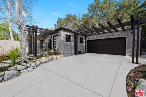 3888 Berry Dr, North Hollywood, CA 91604-3859