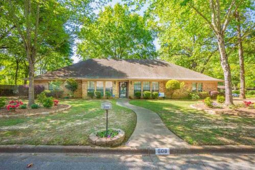 608 Town Oaks Cir, Kilgore, TX 75662-2238