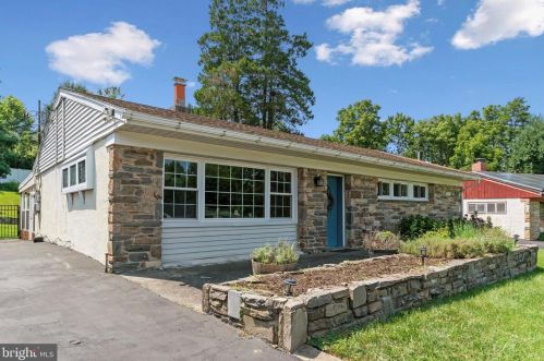 725 School Line Dr, Norristown, PA 19406-3510