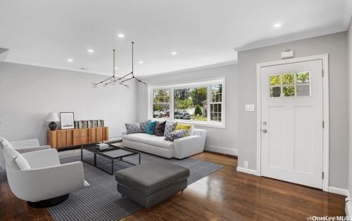 759 Van Buren Ave, West Islip NY  11795-1337 exterior