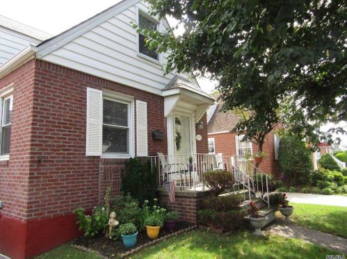 89-33 221st St, Jamaica, NY 11427-1218