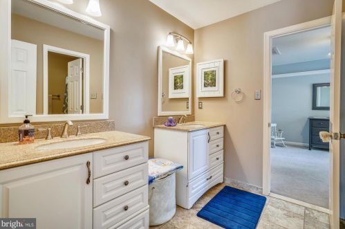 9111 Meadowcreek Ln, Lorton VA  22079-3238 exterior