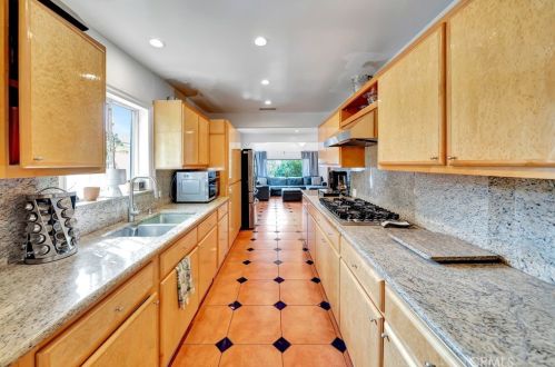 17119 Saticoy St, Van Nuys CA 91406-2146 exterior