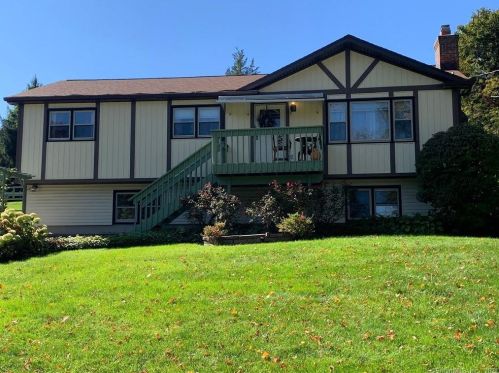 99 Hoyts Hl, Bethel, CT 06801-2710