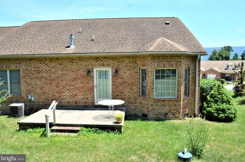 140 Donna Dr, Woodstock VA  22664-1146 exterior