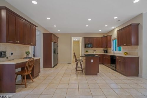 8 Forest View Dr, Martinsville NJ  08836-2039 exterior