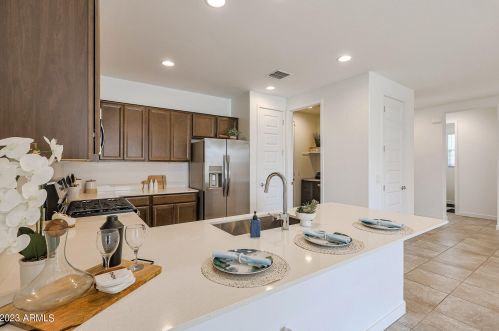 8915 Bethany Heights Dr, Glendale, AZ 85305-6134
