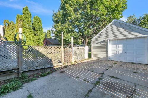 2008 28th St, Kenosha WI  53140-5016 exterior