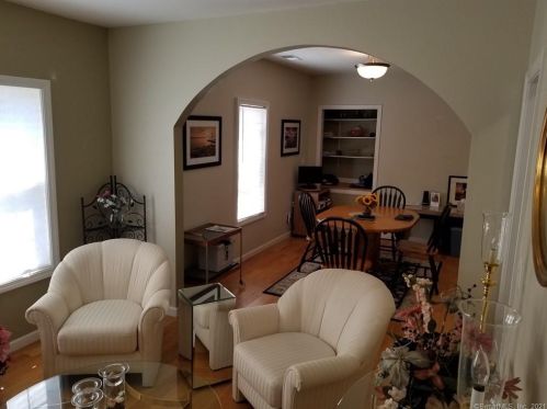 16 Elizabeth St, Bridgeport, CT 06610-3219