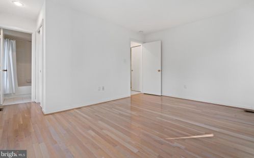 12015 Walnut Branch Rd, Herndon VA  20194-5616 exterior