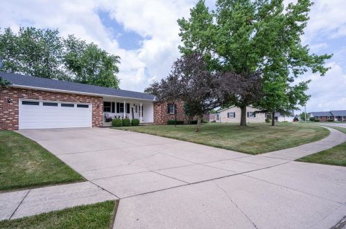 213 Emerald Ln, Washington Ch, OH 43160-1710