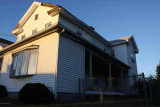 479 Bennett St, Wilkes Barre, PA 18709-1518