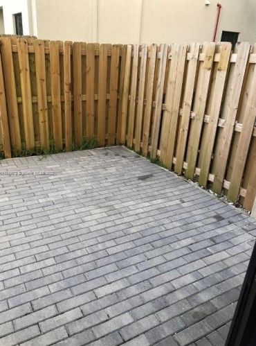 7925 104th Ave, Miami FL 33178-1329 exterior