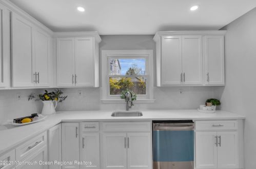 13 Salisbury Ave, Middletown NJ  07748-5240 exterior