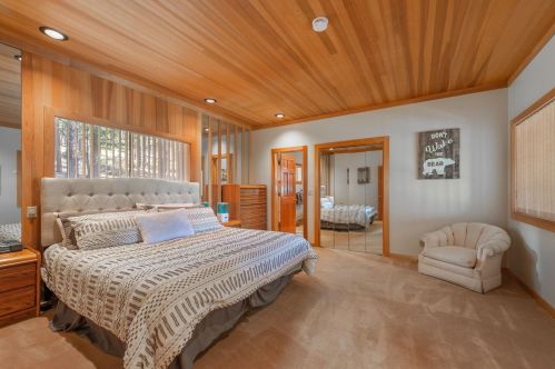 358 Skidder Trl, Truckee CA  96161-3928 exterior