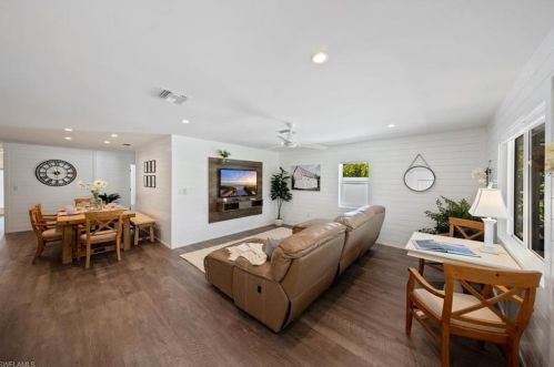 762 103rd Ave, Naples FL  34108-3221 exterior