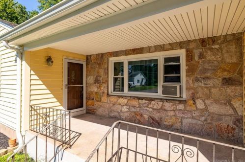 19 Berkley St, Manchester, CT 06042-3579