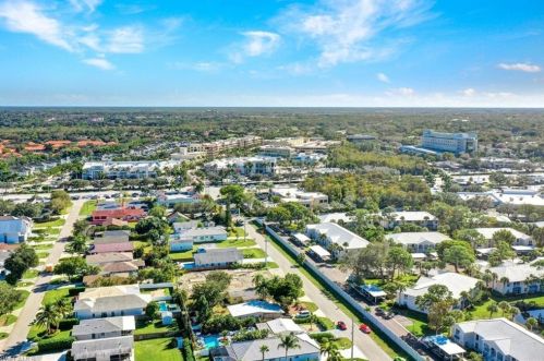 821 91 Ave, Naples FL 34108-2426 exterior