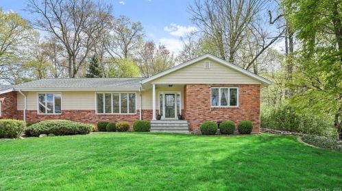 208 Woodbine Rd, Stamford, CT 06903-2604
