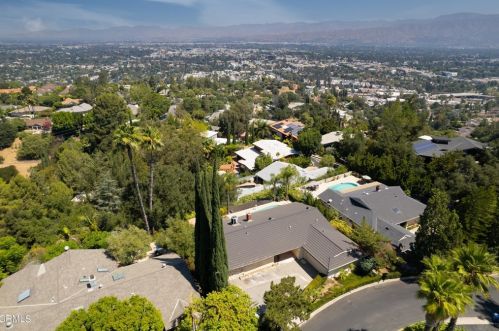 3347 Wrightwood Dr, North Hollywood, CA 91604-3939
