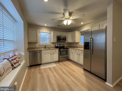 77 Lakebridge Dr, West Deptford, NJ 08096-6720