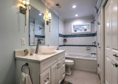 5 Weatherbell Dr, Norwalk CT 06851-1411 exterior